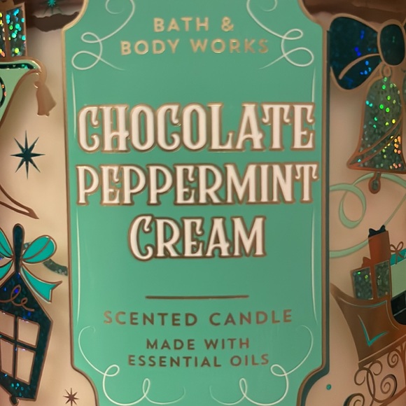 New Bath & Body Works 3- wick Candle: Chocolate Peppermint Cream. - Picture 3 of 5